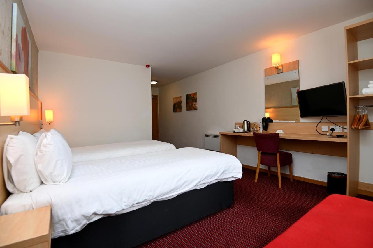 Meadow Farm Redditch By Marstons Inns מראה חיצוני תמונה